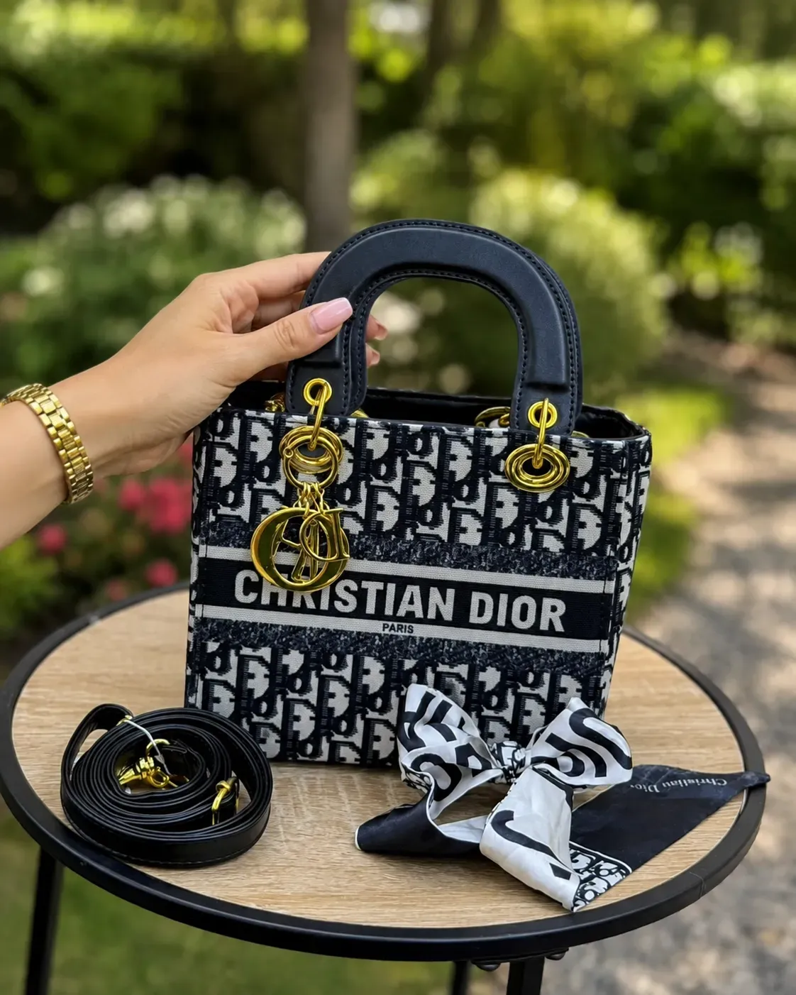 Bolso Tote Christian Dior Negro y Blanco con Estampado Monograma