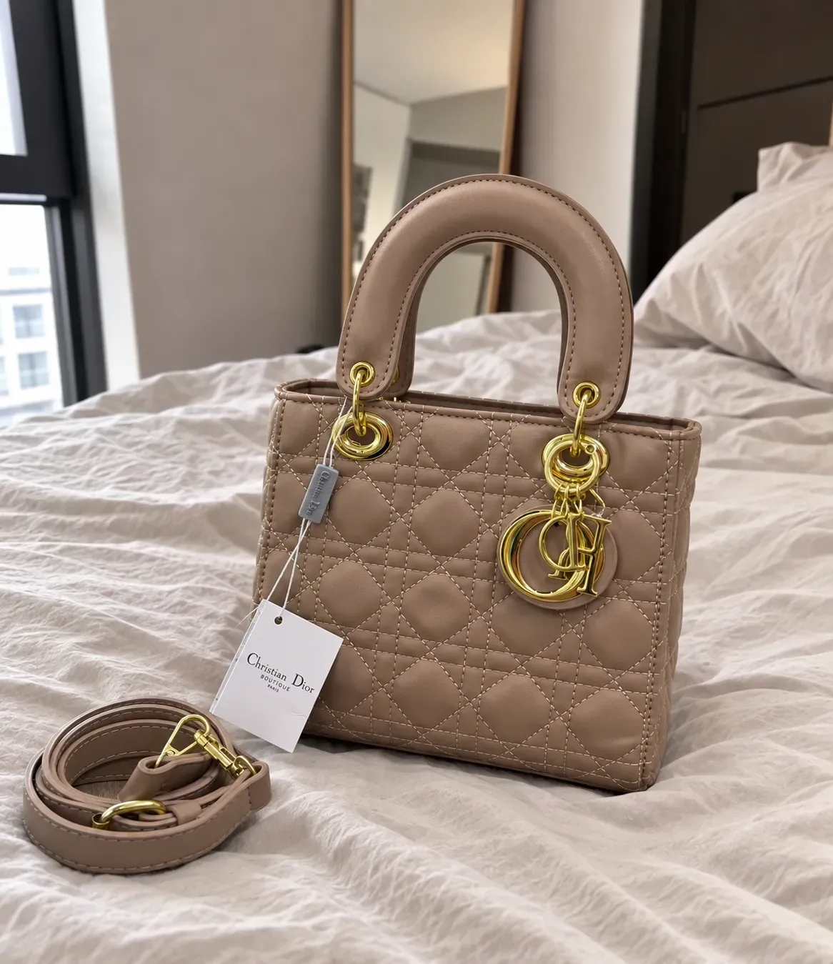 Bolso Tote Christian Dior Beige Taupe con Diseño Cannage
