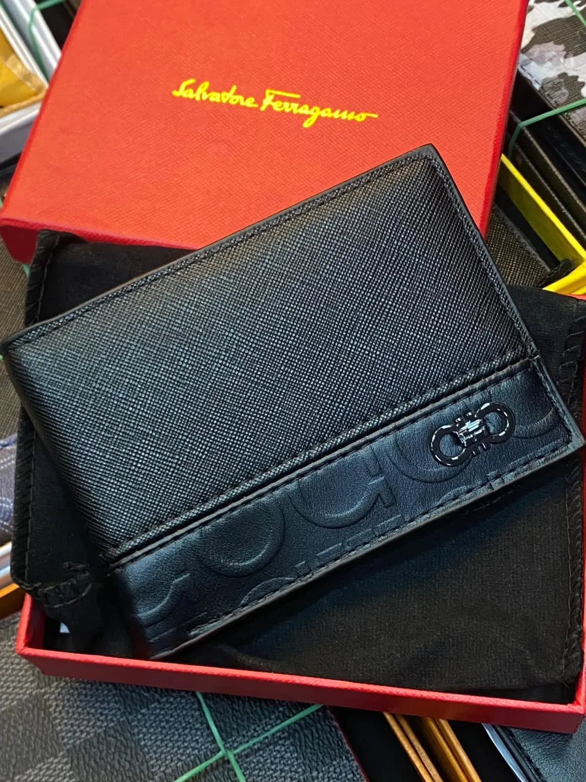 Billetera Ferragamo Negra con Gancini