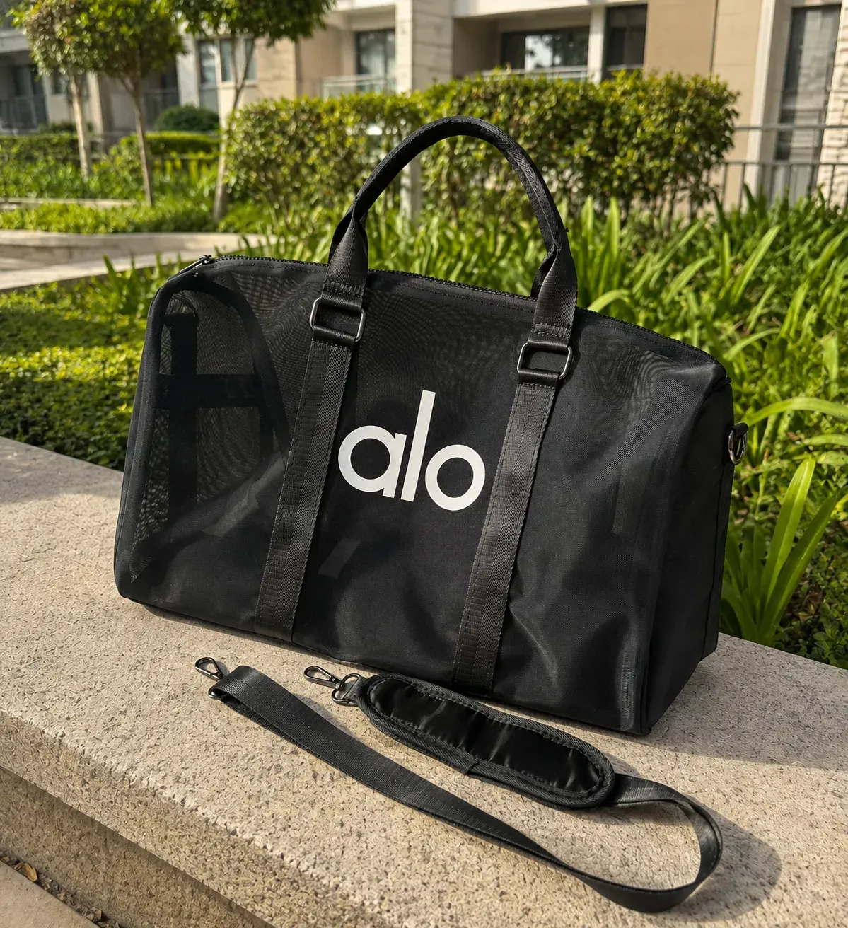 Bolso ALO Mesh Negro con Correa Ajustable