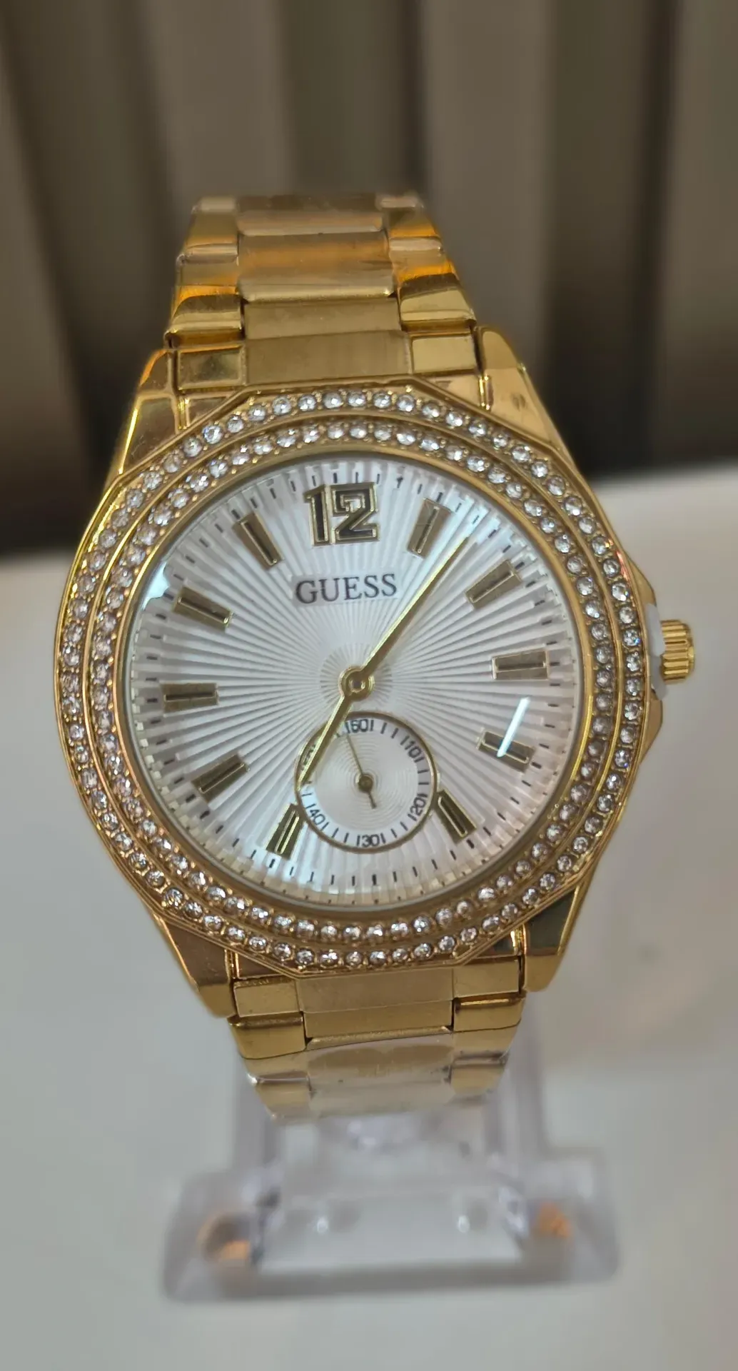 GUESS DORADO