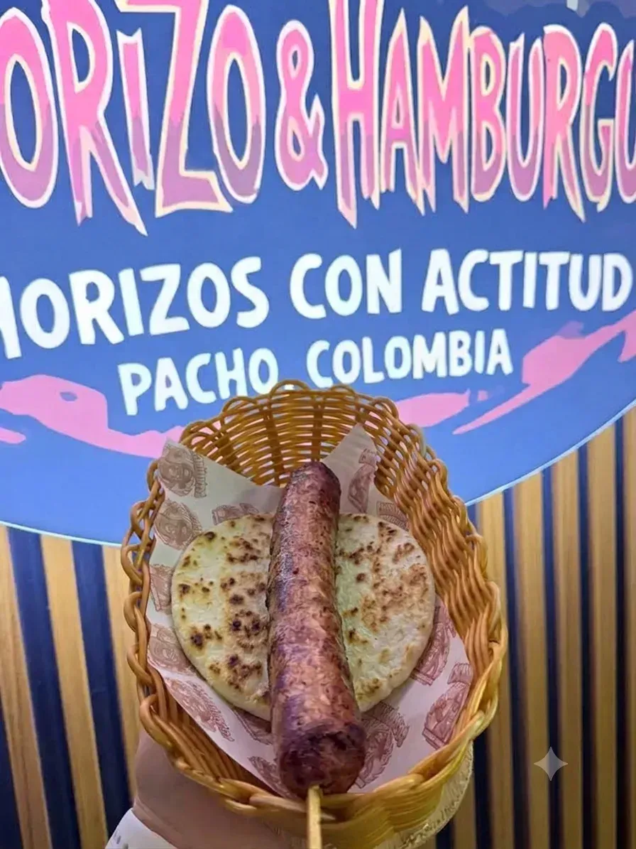 Chorizo con arepa blanca