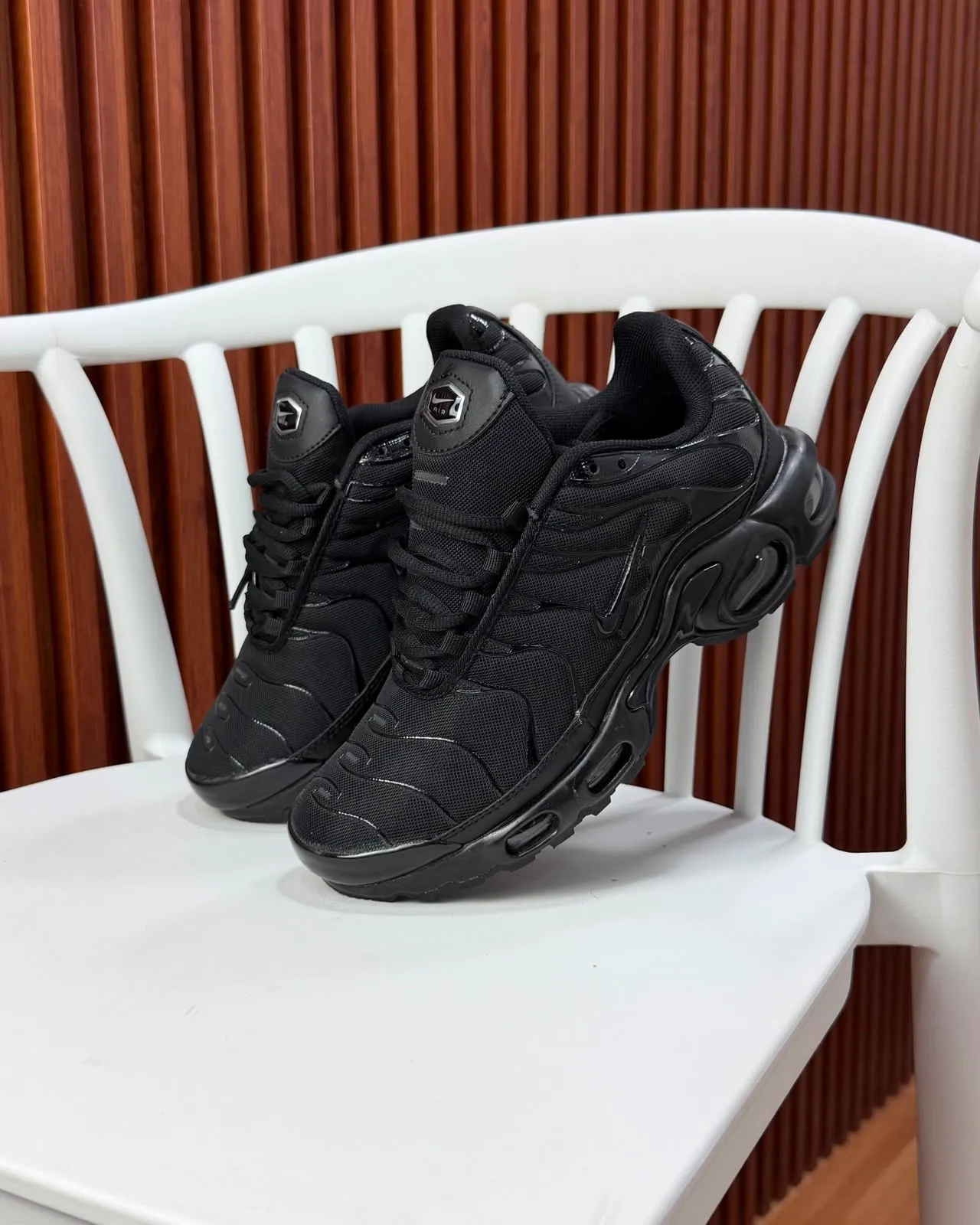 NIKE TN NEGRA