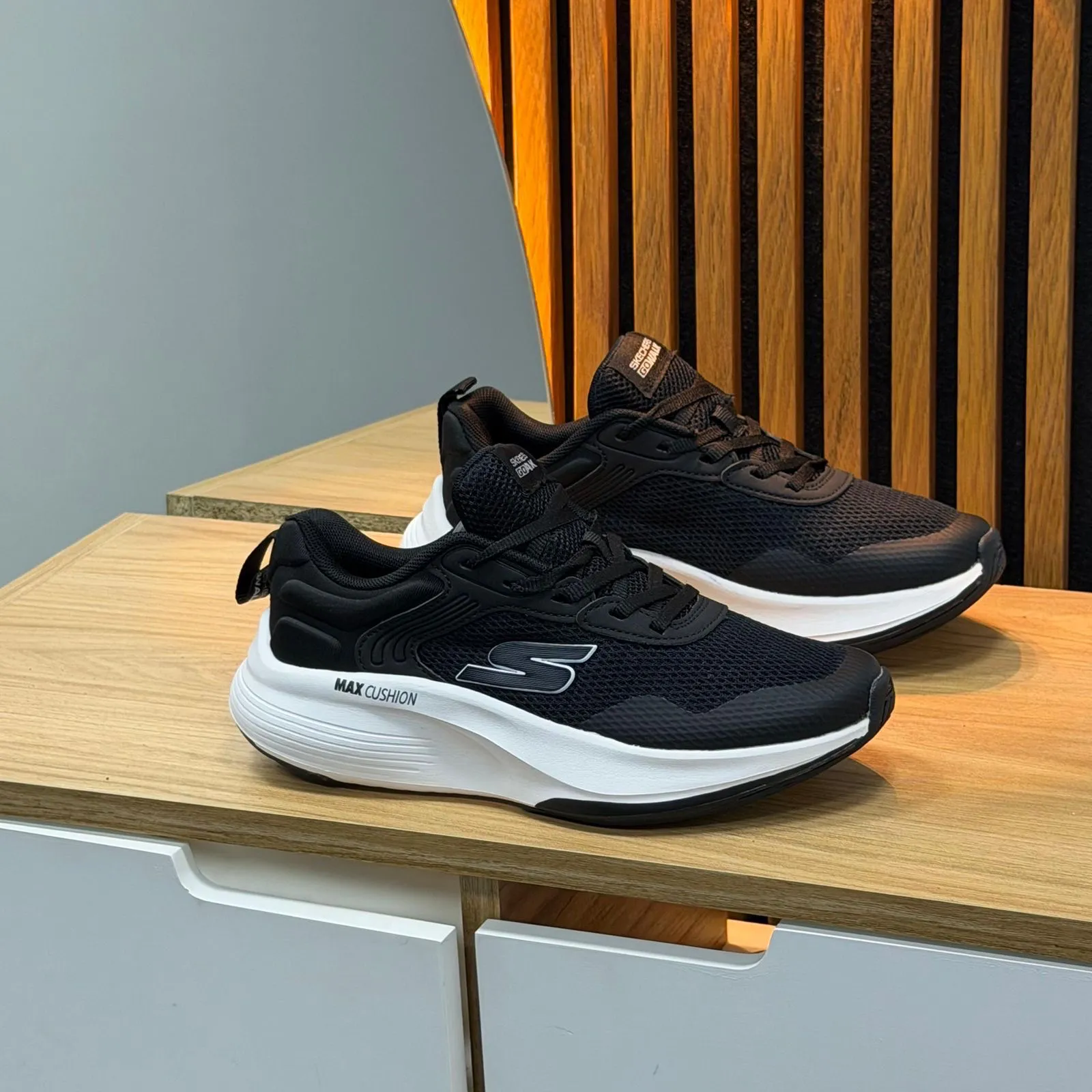 SKECHERS GO WALK MAX