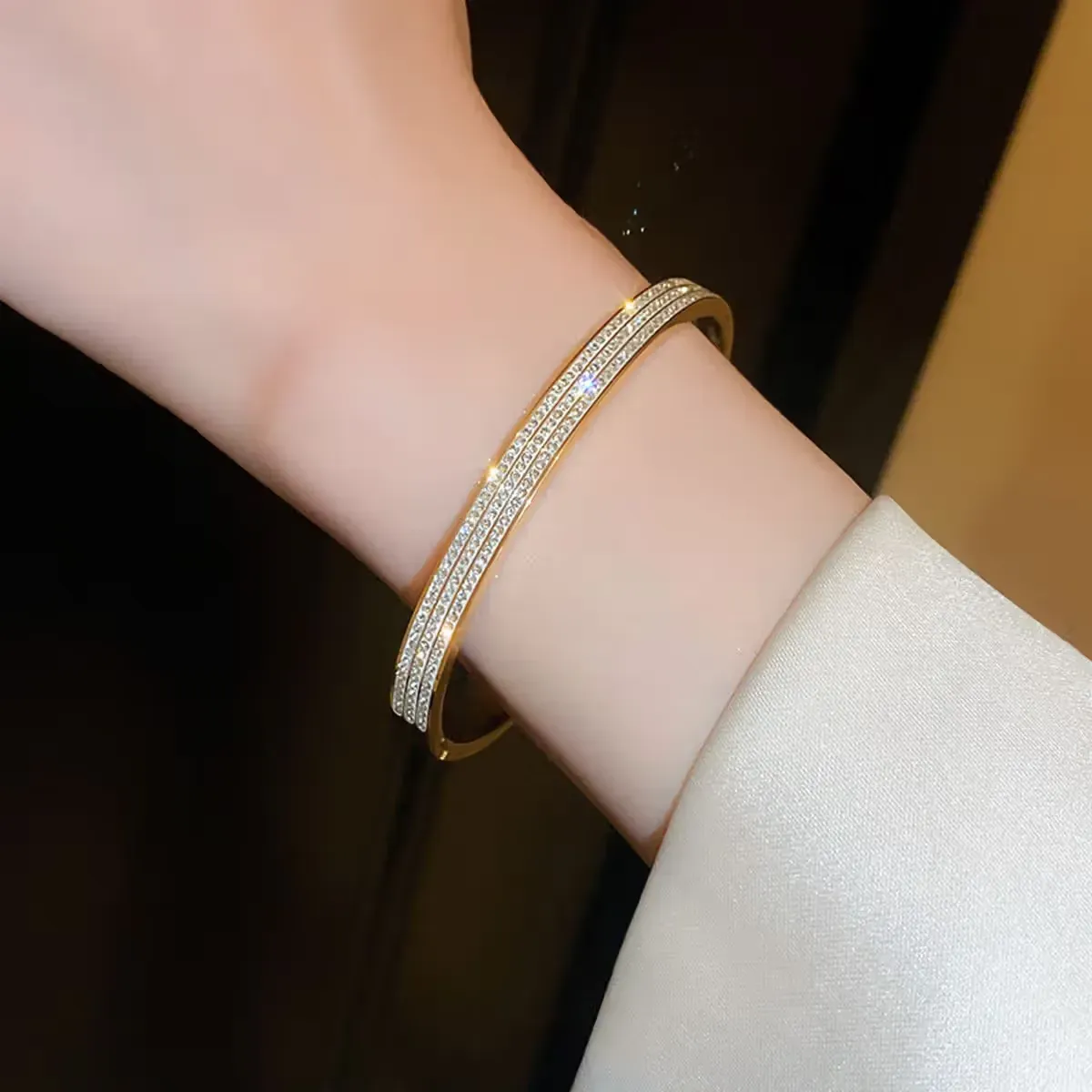 BRAZALETE CONTEMPORANEA TRES LINEAS DE CIRCONITAS