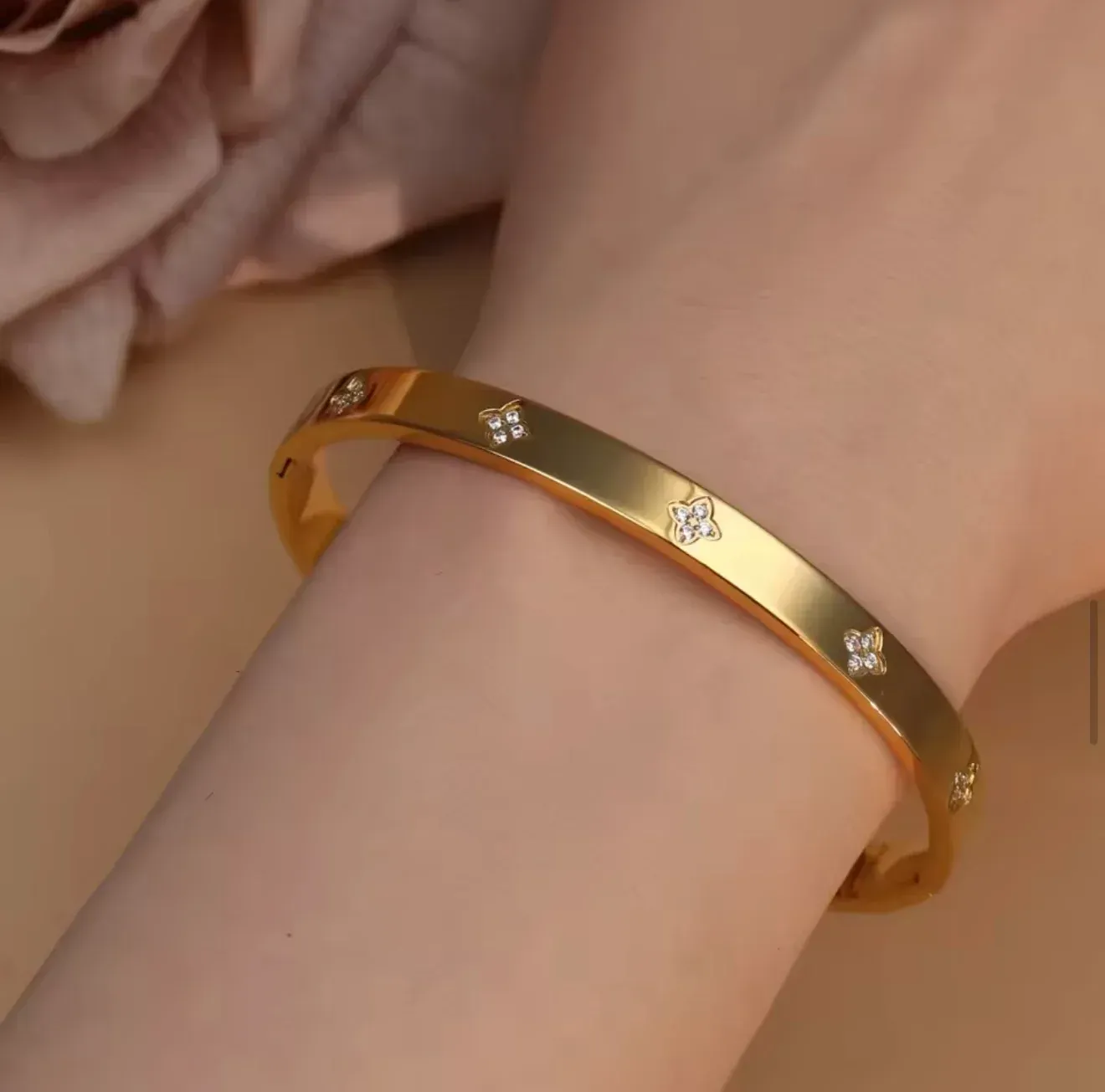 BRAZALETE CELESTE BANGLE
