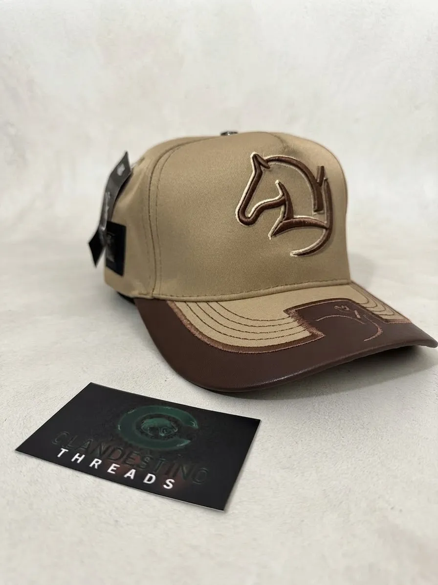 Gorra Estilo Urbano / Regional - Edición Especial Caoba & Beige (Inspiración Yeison Jiménez)