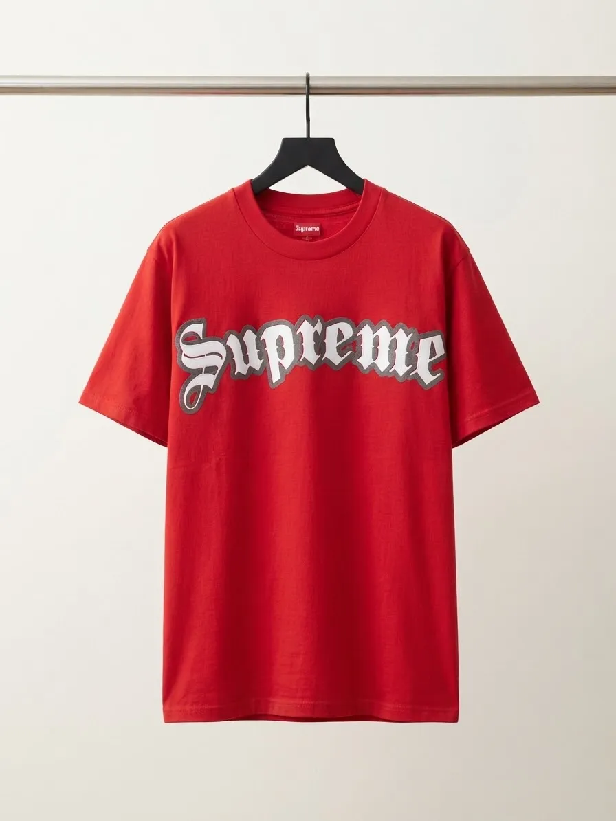 Camiseta Oversize Supreme Gótica - Roja