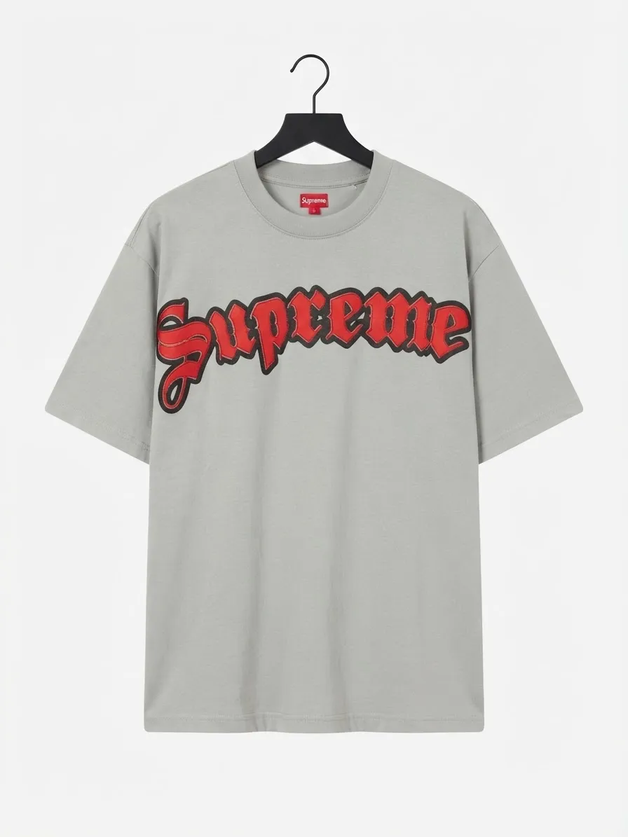 Camiseta Oversize Supreme Gótica - Gris Claro
