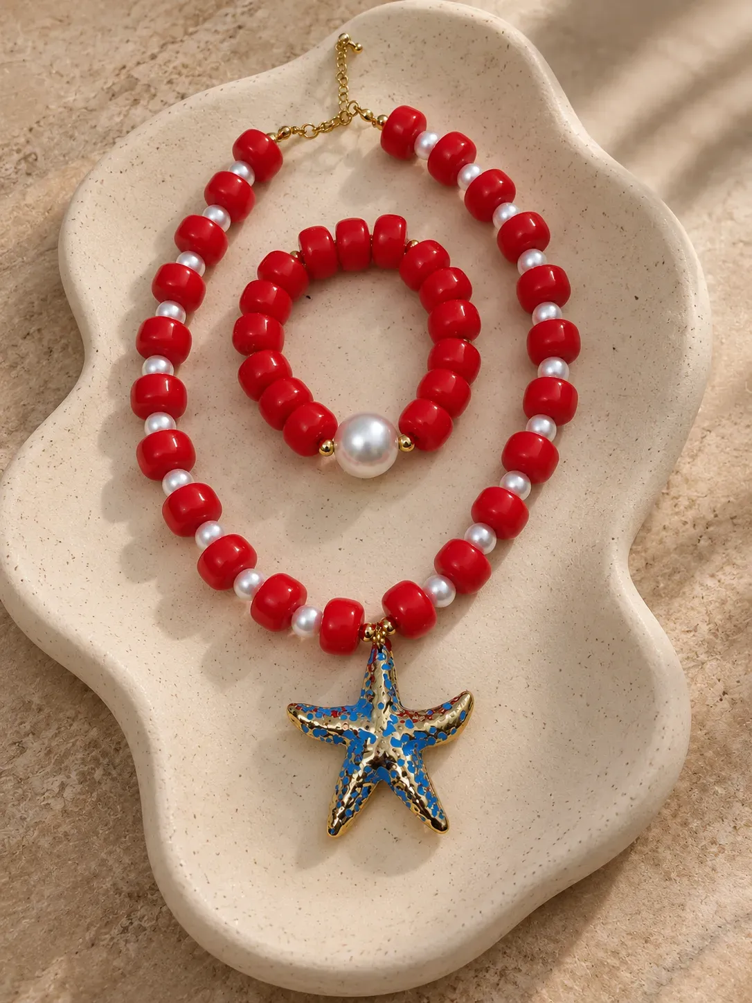 Collar rojo tendencia
