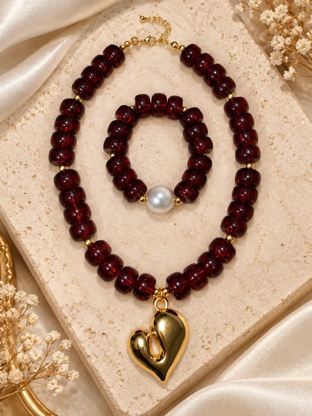 Collar marron con corazón