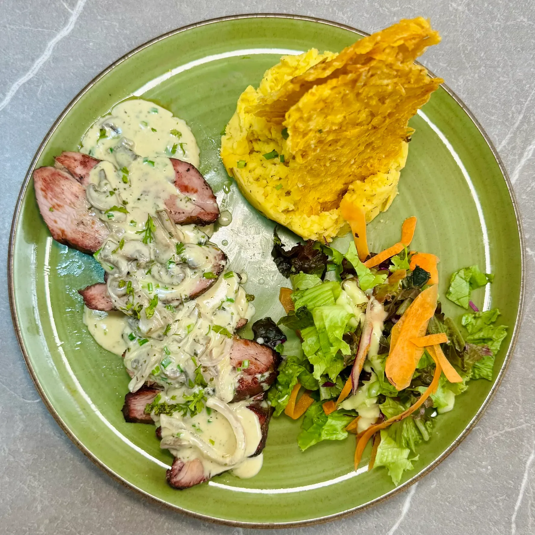 Bondiola de Cerdo en salsa de Champiñones