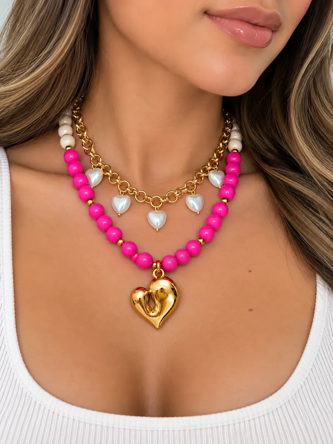 Collar piedra en vidrio fuccia con dije de corazón