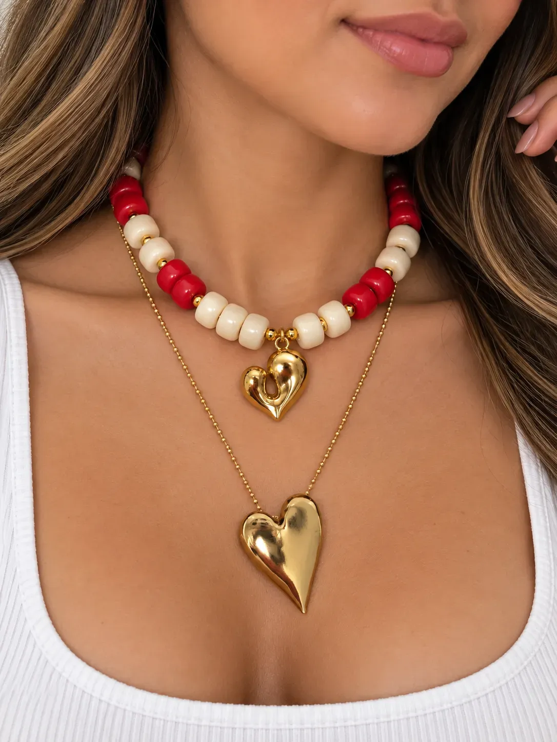 Collar rojo y crema