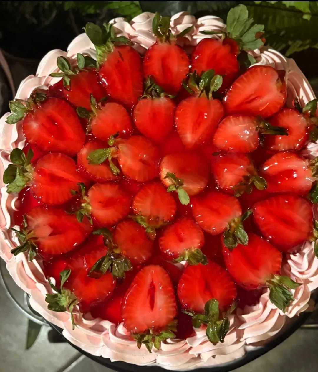 Pastel 3 leches de fresa con crema