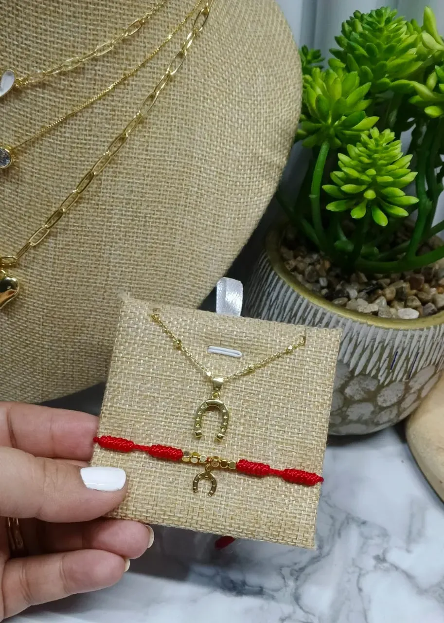 Set De Collar / Pulsera Con Dije De Herradura En Oro Laminado