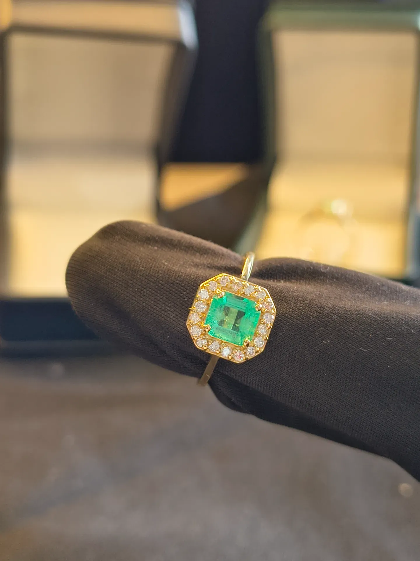 Anillo esmeralda reina
