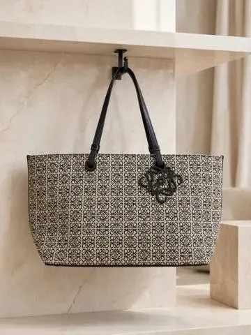 Cartera Loewe oscuro