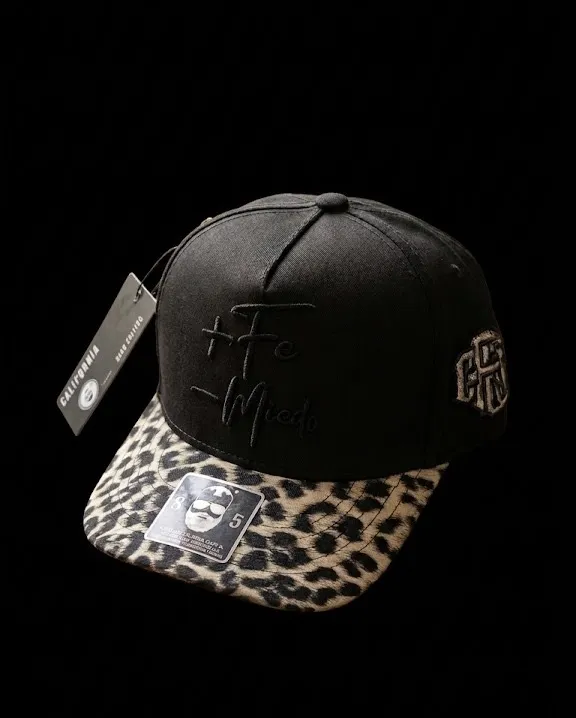 GORRA NEGRA/ANIMAL PRINT