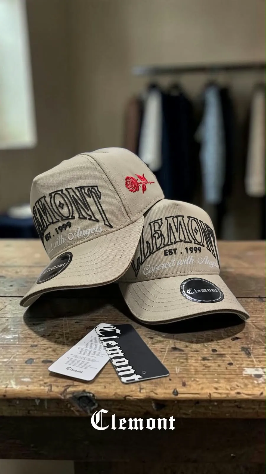 GORRA BEIGE BORDADO NEGRO
