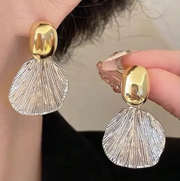 Elegantes Aretes Colgantes de Pétalo ✨🌸