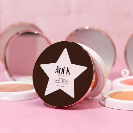 ILUMINADOR EN CREMA ANIK