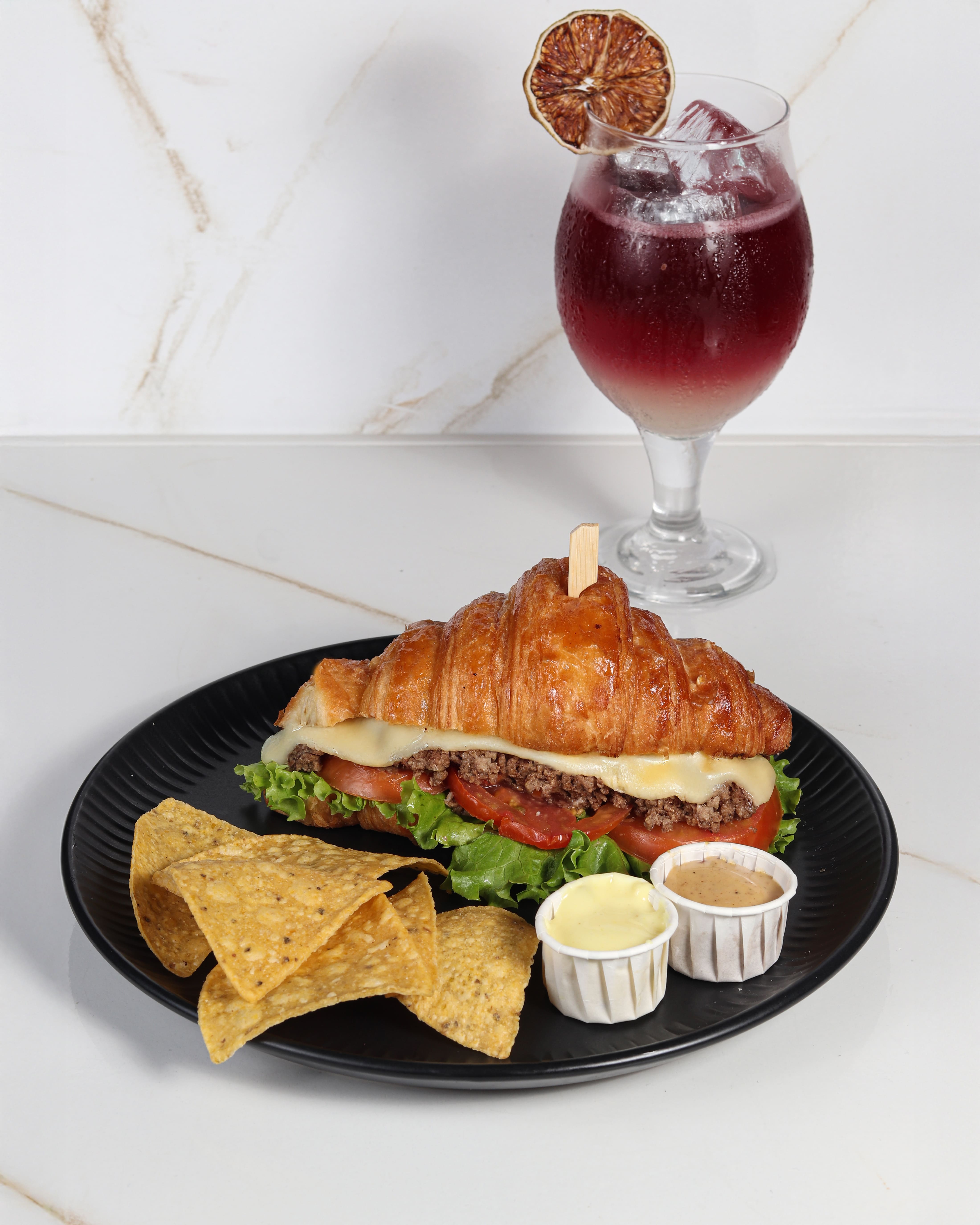 CROASAINT DE POLLO O CARNE ( CAJA Y NACHOS )